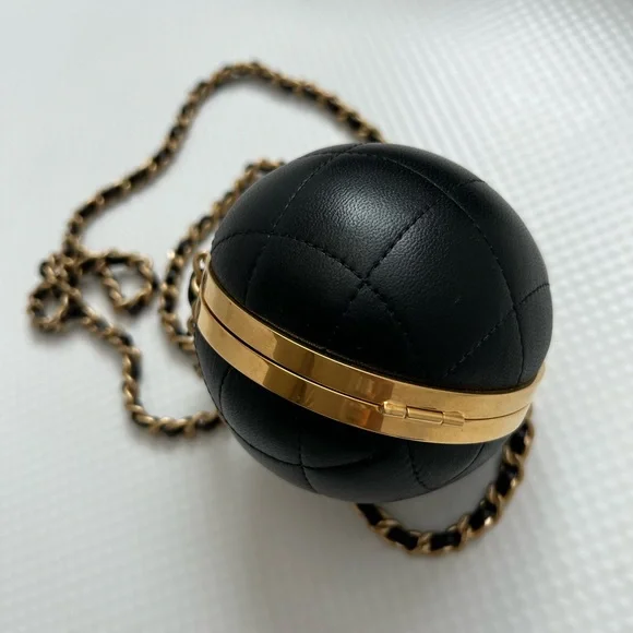 CHANEL COLLECTIBLE BAG LIMITED EDITION 2022 - Picture 6 of 9